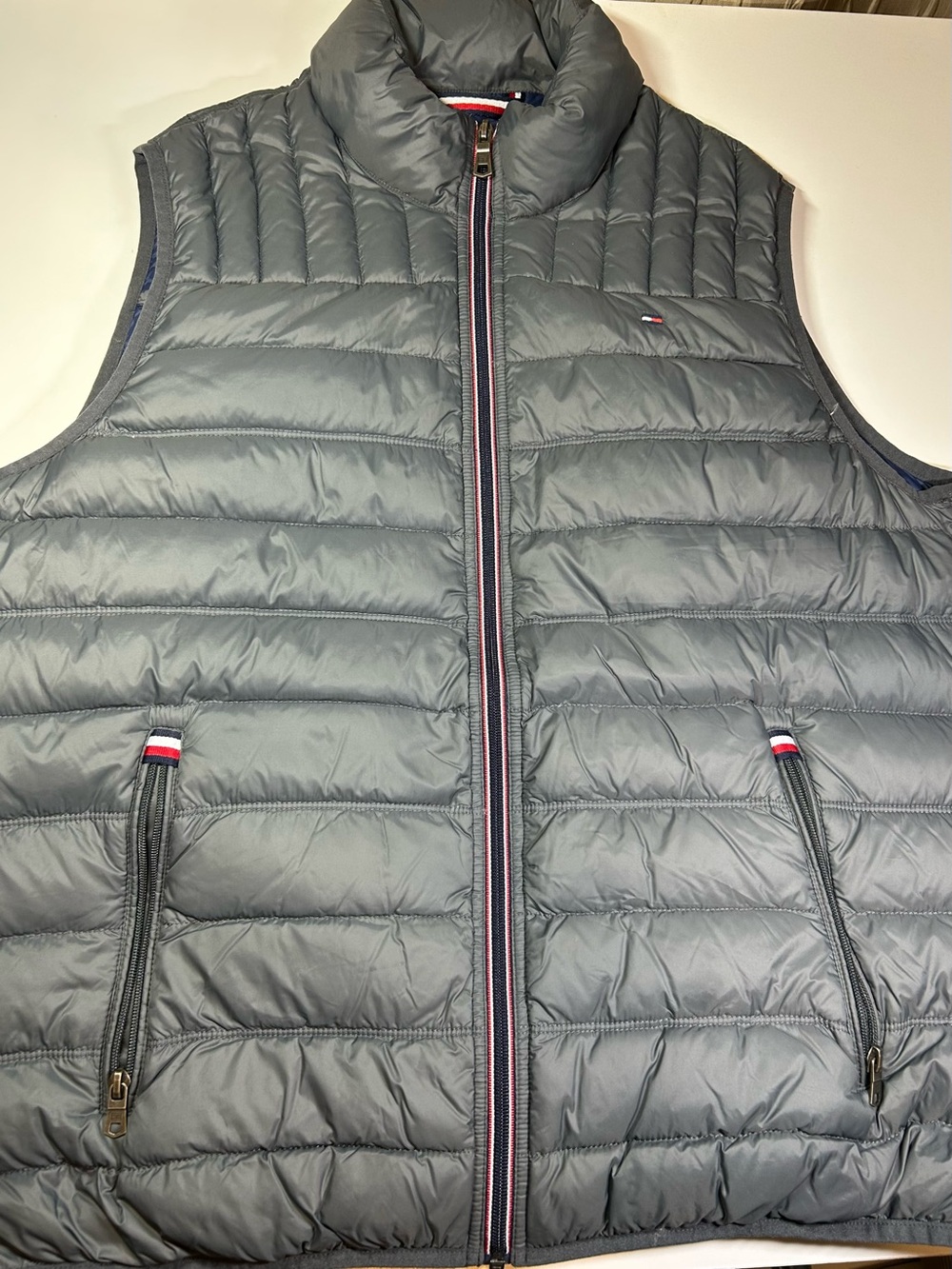 Tommy Hilfiger Men's Large Gray Quilted Puffer Vest Duck Down Signature Trim